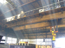 Prozesskran in einem Stahlwerk